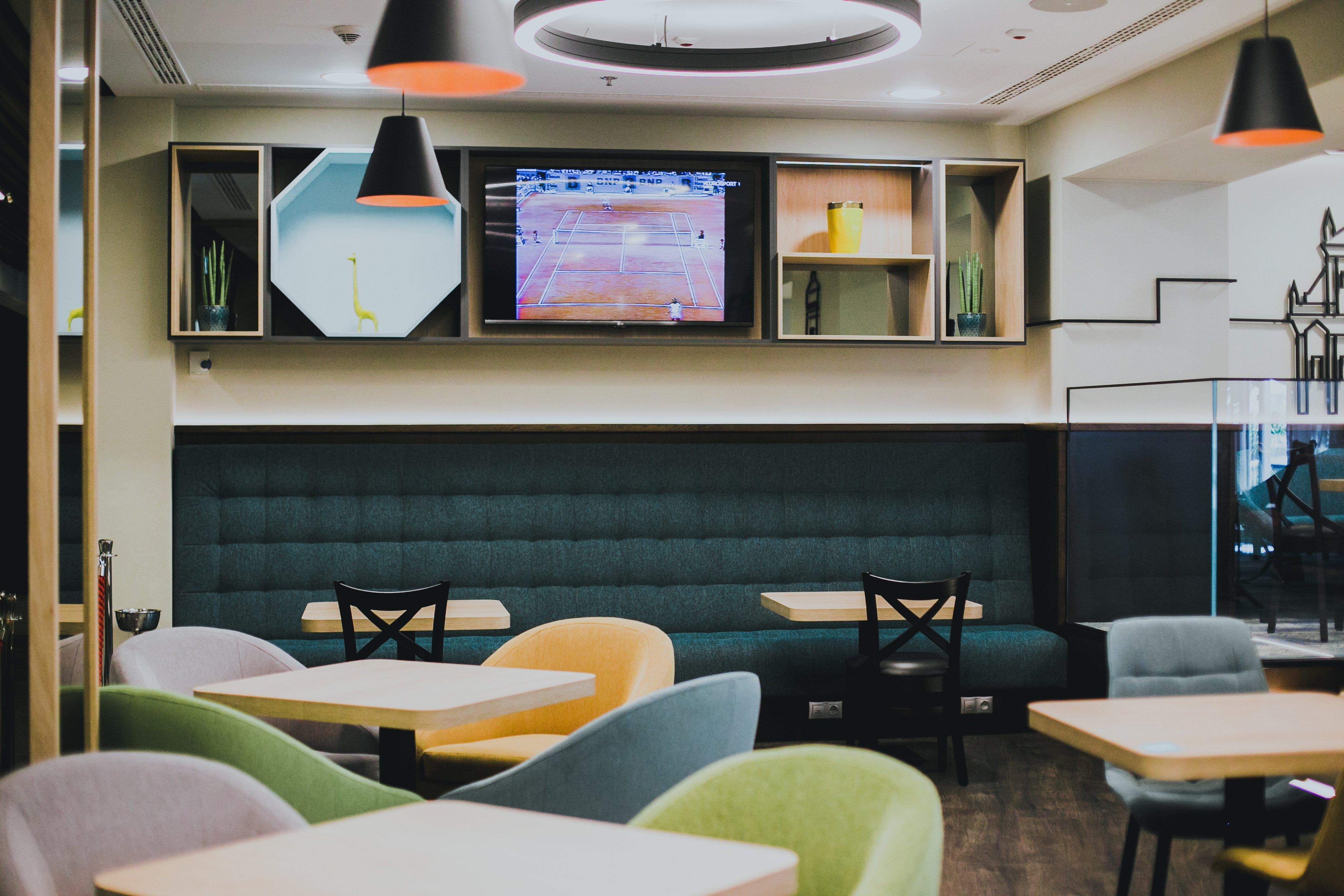 Holiday Inn Krakow City Centre By Ihg Luaran gambar The lounge at the airport
